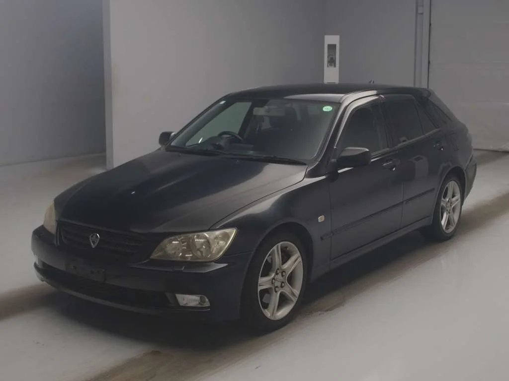 Toyota ALTEZZA GITA  с аукциона в Японии