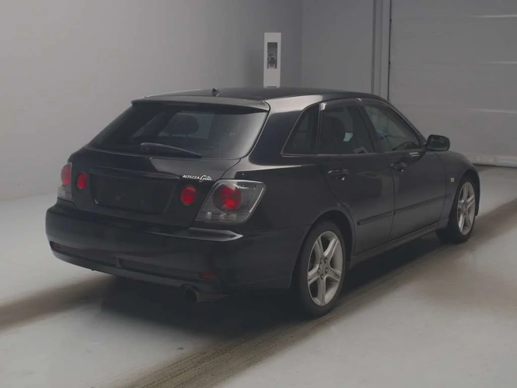 Toyota ALTEZZA GITA  с аукциона в Японии