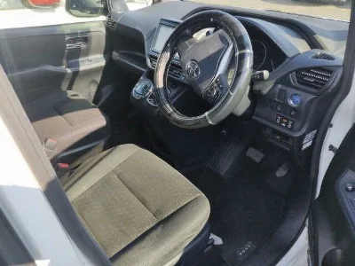 Статистика аукционов Toyota Voxy