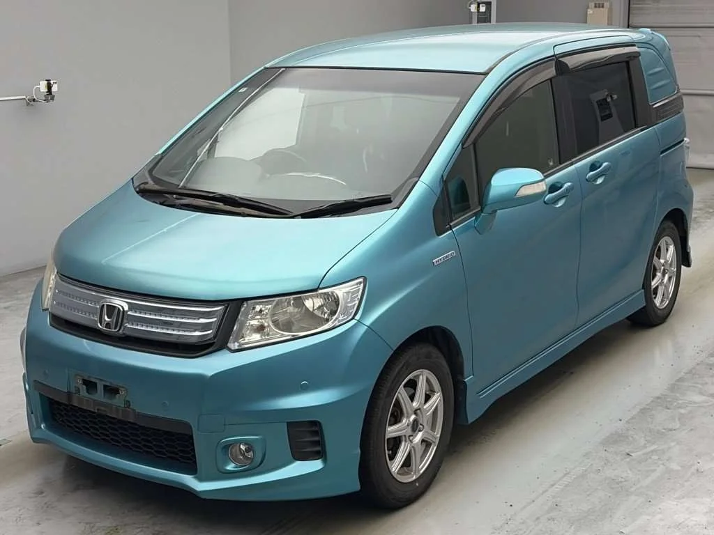 Honda FREED SPIKE HYBRID  с аукциона в Японии