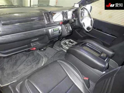 TOYOTA HIACE VAN
