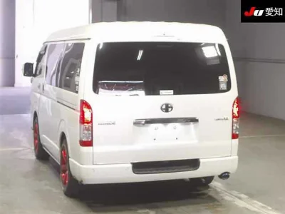 TOYOTA HIACE VAN