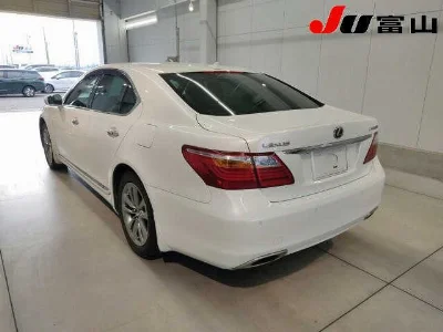 Lexus LS600h