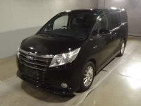 Цена авто Toyota Noah с аукционов Японии, номер кузова ZWR80G, пробег 137 000, оценка 2