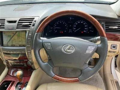 Lexus LS460L