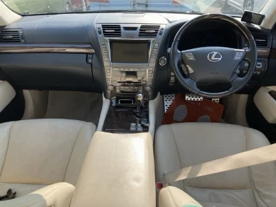 Lexus LS600hL