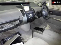 Цена авто Toyota Prius с аукционов Японии, номер кузова NHW20, пробег 233 000, оценка 2
