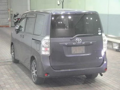 Статистика аукционов Toyota Voxy