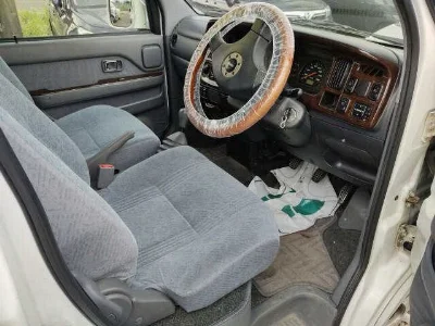 Daihatsu Atrai 7