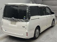 Цена авто Toyota Voxy с аукционов Японии, номер кузова ZWR80G, пробег 193 000, оценка 7