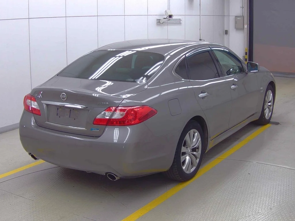 Nissan FUGA HYBRID  с аукциона в Японии