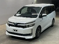 Цена авто Toyota Voxy с аукционов Японии, номер кузова ZWR80G, пробег 140 000, оценка 8