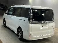 Цена авто Toyota Voxy с аукционов Японии, номер кузова ZWR80G, пробег 140 000, оценка 8
