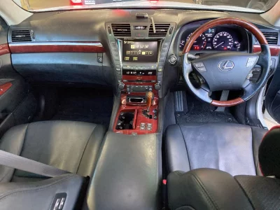 Lexus LS460L