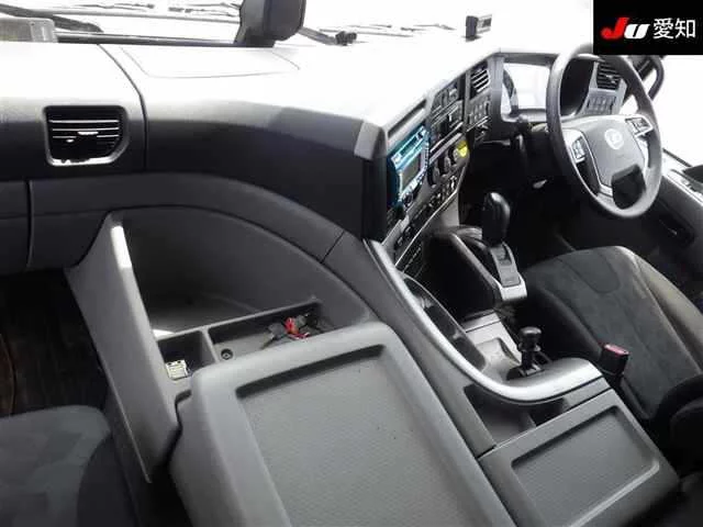 NISSAN DIESEL (UD) QUON  с аукциона в Японии
