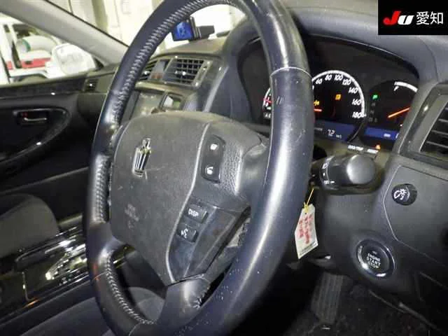 Toyota CROWN ATHLETE  с аукциона в Японии