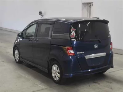 HONDA FREED SPIKE