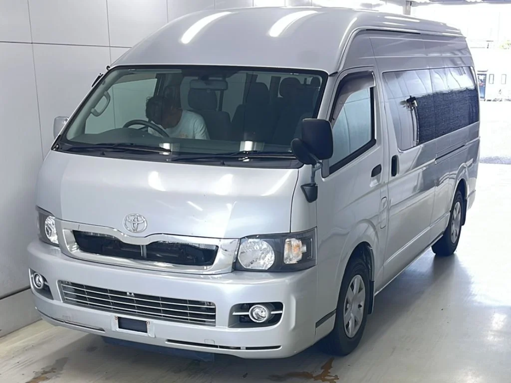 Toyota HiAce Commuter  с аукциона в Японии