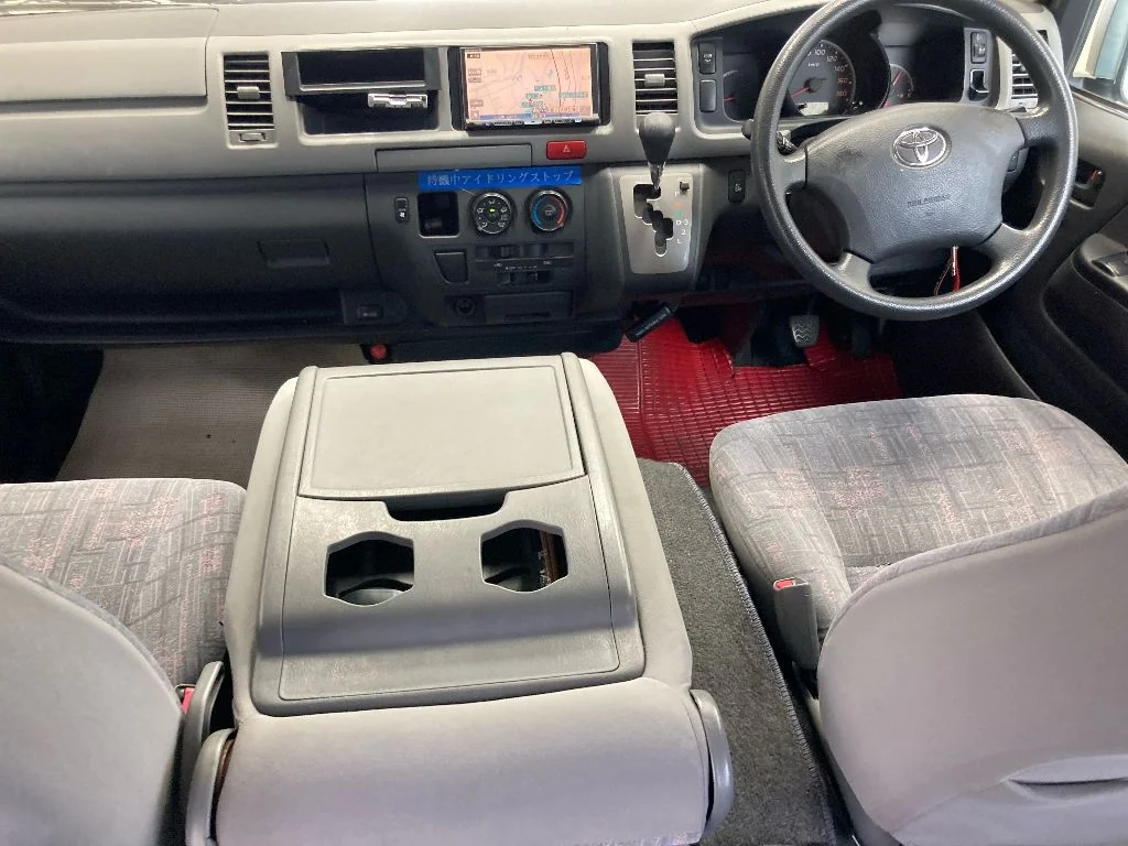 Toyota HiAce Commuter  с аукциона в Японии