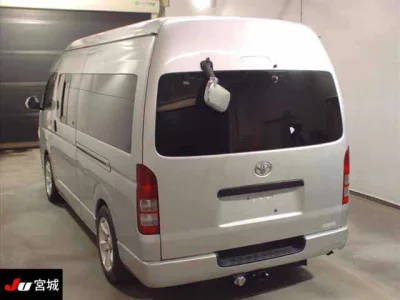 TOYOTA HIACE VAN