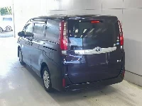 Цена авто Toyota Noah с аукционов Японии, номер кузова ZWR80G, пробег 270 000, оценка 6
