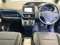 Цена авто Toyota Noah с аукционов Японии, номер кузова ZWR80G, пробег 270 000, оценка 6