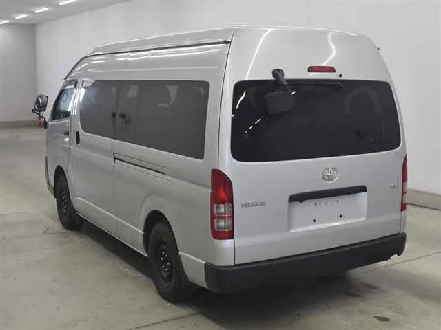 Toyota HiAce Commuter  с аукциона в Японии