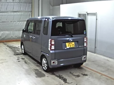DAIHATSU WAKE