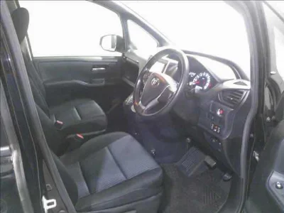 Статистика аукционов Toyota Voxy