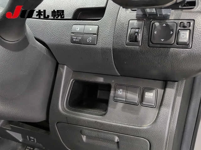 Nissan Serena  с аукциона в Японии
