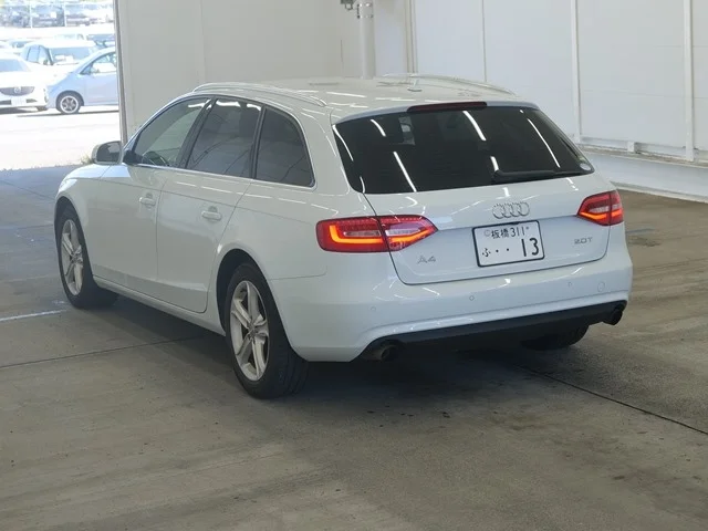 Audi A4 Avant  с аукциона в Японии