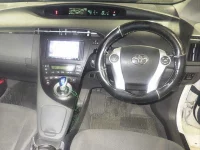 Цена авто Toyota Prius с аукционов Японии, номер кузова ZVW30, пробег 394 000, оценка 6