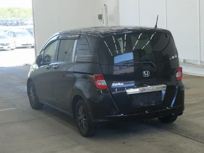 HONDA FREED SPIKE