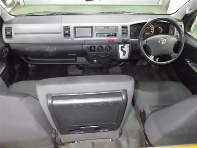 Toyota HiAce Commuter