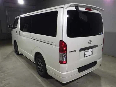 TOYOTA HIACE VAN