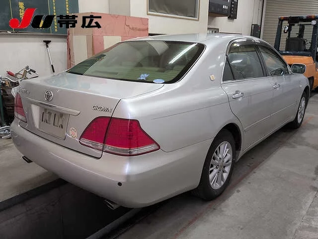 Toyota Crown  с аукциона в Японии