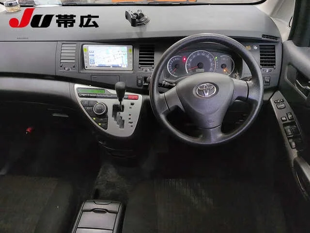 Toyota Isis  с аукциона в Японии