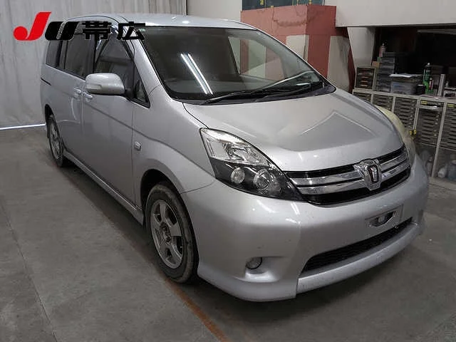 Toyota Isis  с аукциона в Японии
