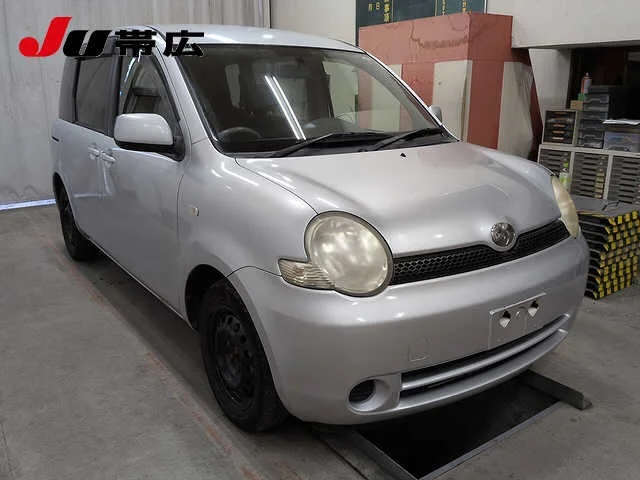Toyota Sienta  с аукциона в Японии
