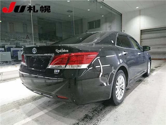Toyota Crown  с аукциона в Японии