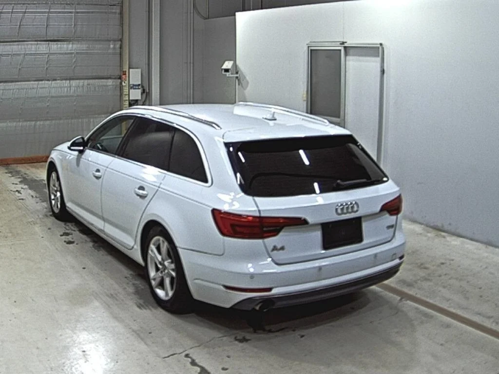Audi A4 Avant  с аукциона в Японии