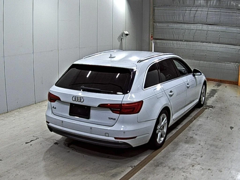 Audi A4 Avant  с аукциона в Японии