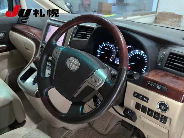Toyota Vellfire  с аукциона в Японии