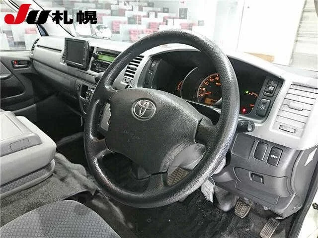 Toyota HiAce  с аукциона в Японии