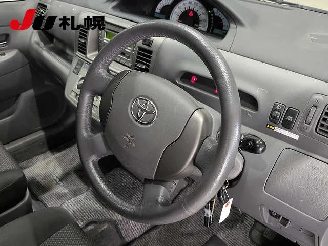Toyota Raum  с аукциона в Японии