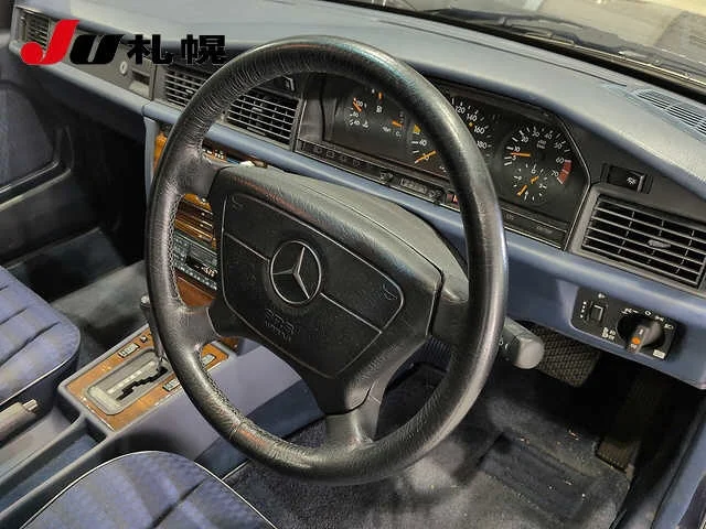 Mercedes-Benz 190  с аукциона в Японии