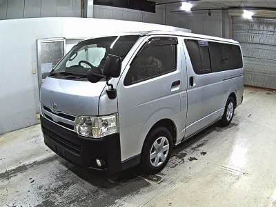 TOYOTA HIACE VAN
