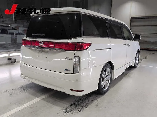 Nissan Elgrand  с аукциона в Японии