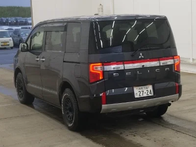 Mitsubishi Delica D:5