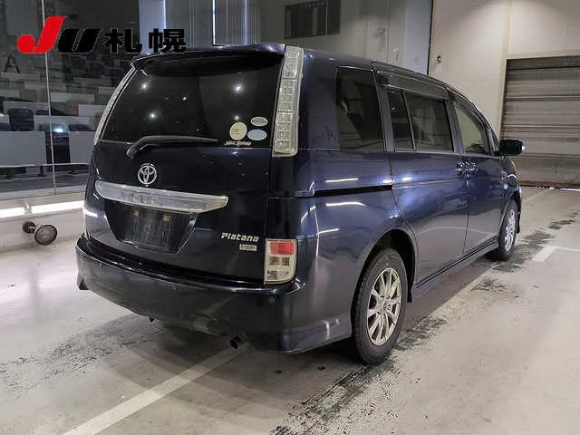 Toyota Isis  с аукциона в Японии